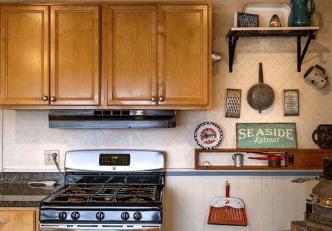 Annie`s Beach House - Breaking bready and making memories