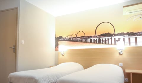 Twin Room | Desk, soundproofing, free WiFi, bed sheets