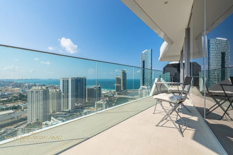 Deluxe Apartment | Balcony