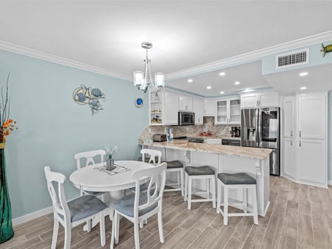 HSRC 722 Dining/Kitchen Areas