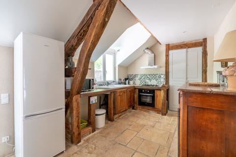 Microwave, coffee/tea maker, toaster, cookware/dishes/utensils