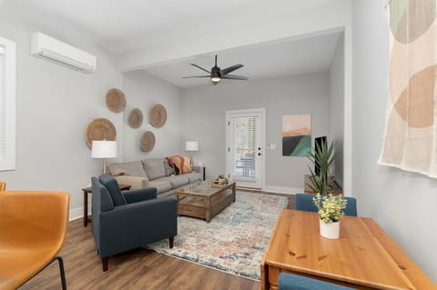 Light and bright, open space with well-stocked kitchen and 10 ft tall ceilings!