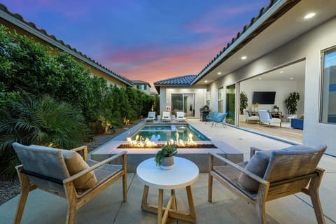 Enjoy privacy and perfect indoor/outdoor living.