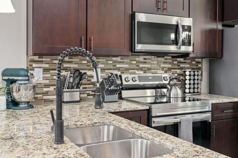 Whip up something good in the full kitchen—complete with our ASATR signature KitchenAid mixer. Saddle up for breakfast before Lake Travis adventures.