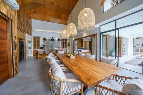 Luxury Villa, 5 Bedrooms | Living area