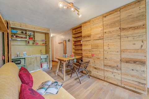 21-inch flat-screen TV with cable channels, TV