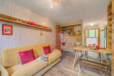 21-inch flat-screen TV with cable channels, TV