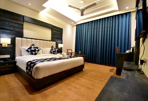 In-room safe, soundproofing, iron/ironing board, free WiFi