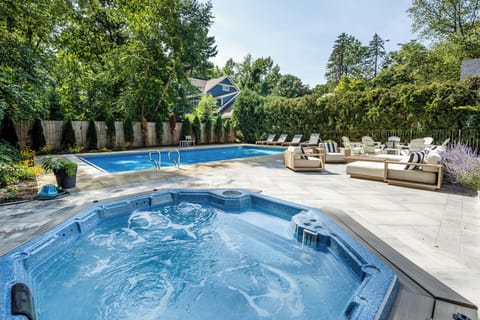 Private Pool & Hot Tub!