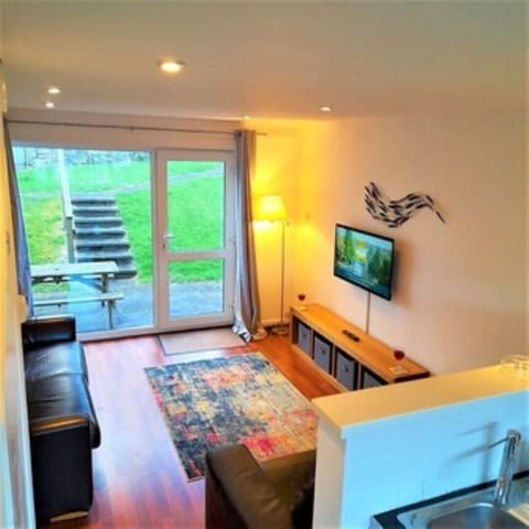 Designated lounge with Smart TV Wifi