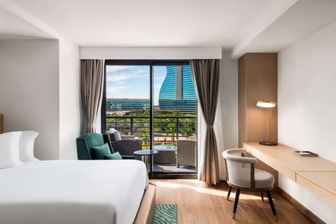 Premium bedding, in-room safe, desk, laptop workspace