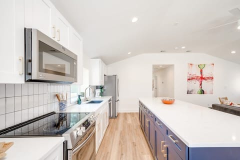 Brand new fresh & clean kitchen with plenty of counter and dining space at the bar. 