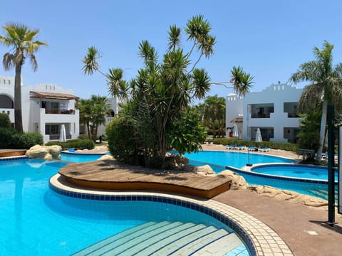 12 outdoor pools