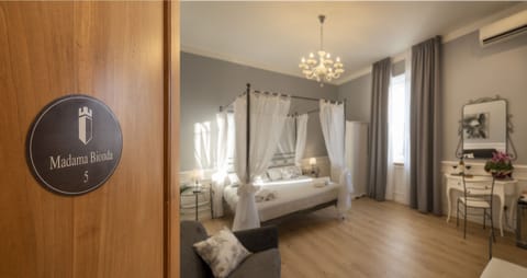 Classic Room | Down comforters, minibar, in-room safe, desk