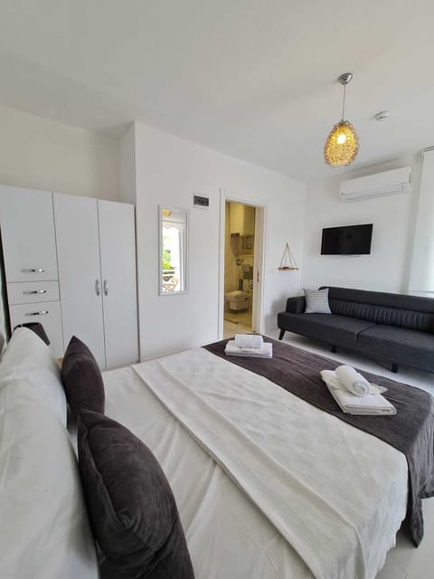 Superior Triple Room | Premium bedding, free WiFi, bed sheets