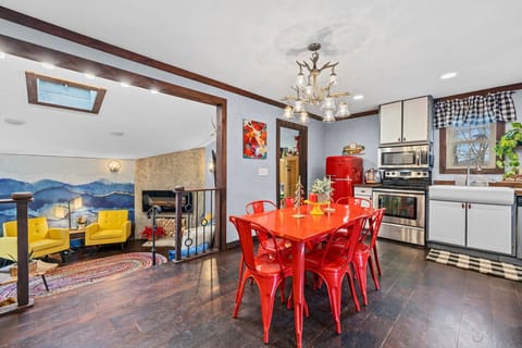 The cottage is decorated in retro rustic theme and is both fun and cozy.