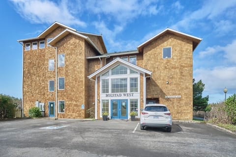 Scenic Sea Star - Bolstad West Entrance