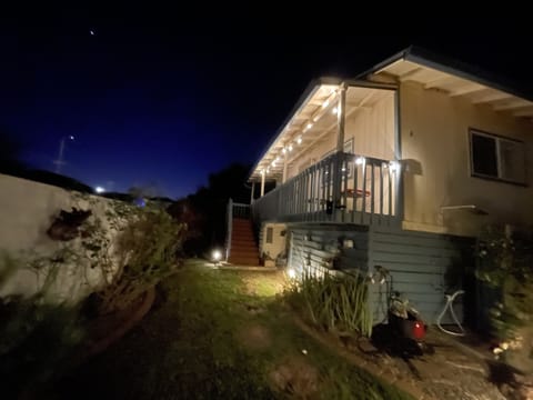 Enjoy beautiful Hawaiian Night sky Full of stars!