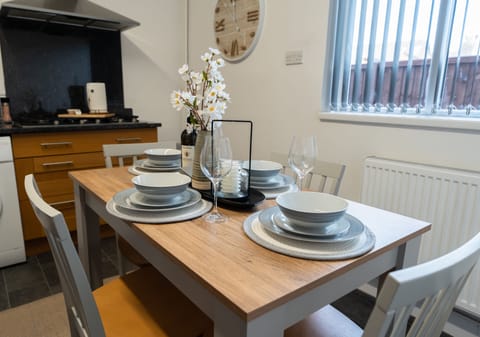 Dinning area & kitchen 