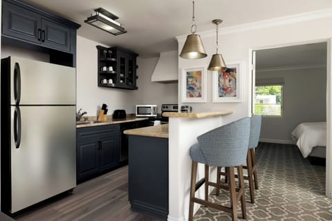 Suite, 1 Queen Bed | Private kitchen | Coffee/tea maker