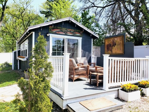 front deck & entrance