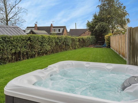 Hot tub | Doves Nest, Ashbourne