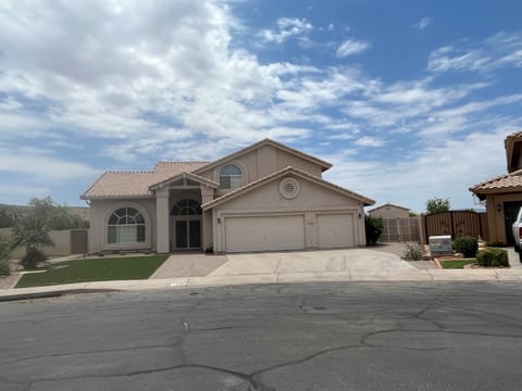 1551 E Muirwood Dr front view (cul de sac).