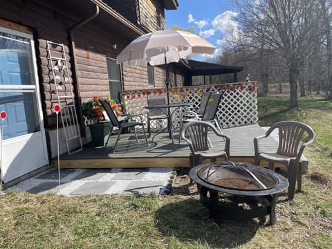 Private deck w fire pit 