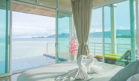 Beachfront Pool Suit | Beach/ocean view
