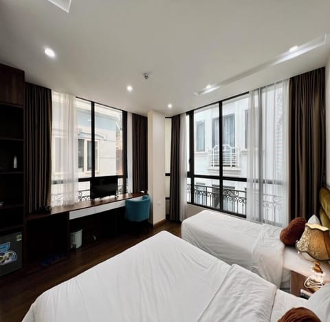 Family Triple Room | Pillowtop beds, minibar, individually decorated, individually furnished