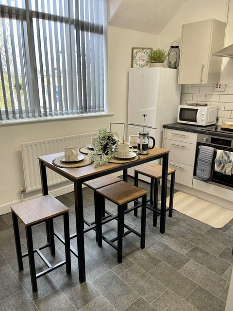 Dinning area & kitchen 