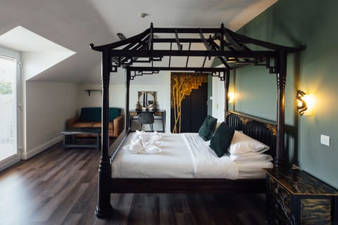 Luxury Double Room | Hypo-allergenic bedding, individually furnished, desk, soundproofing