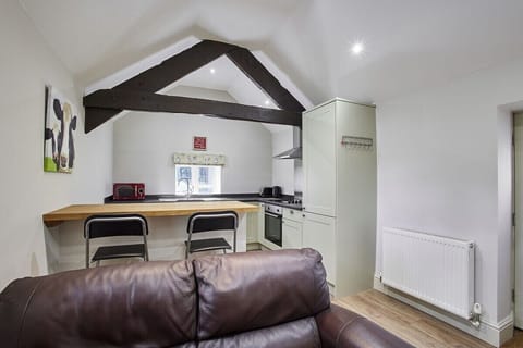 Cote, Ruffside - Host & Stay