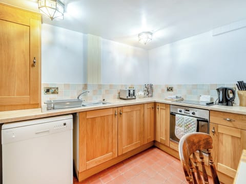 Kitchen/diner | Caedmon Cottage - Fishermans Cottages, Whitby