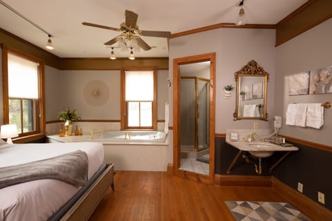 Classic Single Room | Premium bedding, individually decorated, iron/ironing board, free WiFi