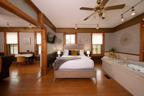 Premium bedding, individually decorated, iron/ironing board, free WiFi