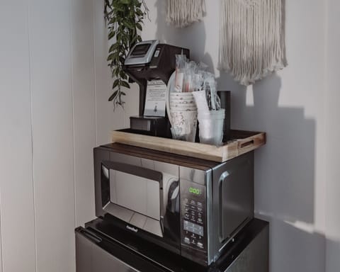 Classic Room, 1 King Bed | Coffee and/or coffee maker