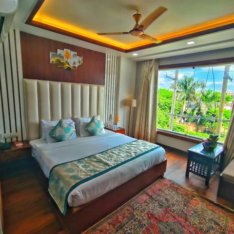 Executive Room | Premium bedding, memory foam beds, in-room safe, individually decorated