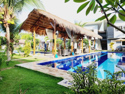 2 outdoor pools