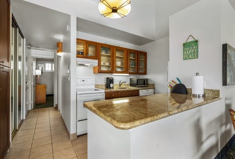 Condo, 1 Bedroom | Private kitchen | Fridge, oven, coffee/tea maker, toaster