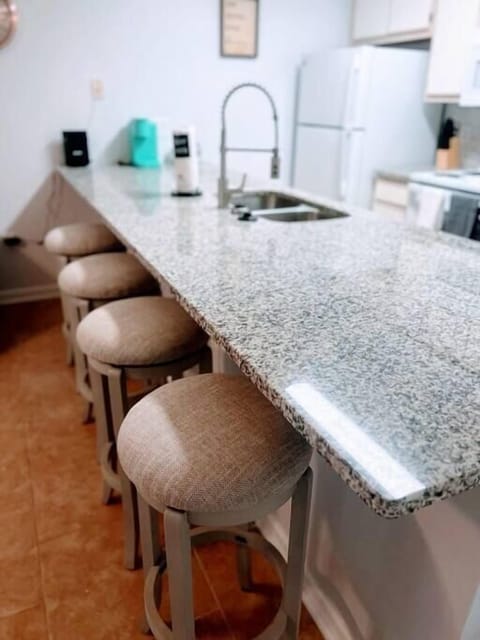 Countertop dining area