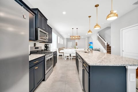 Villa, 5 Bedrooms | Private kitchen | Microwave, dishwasher