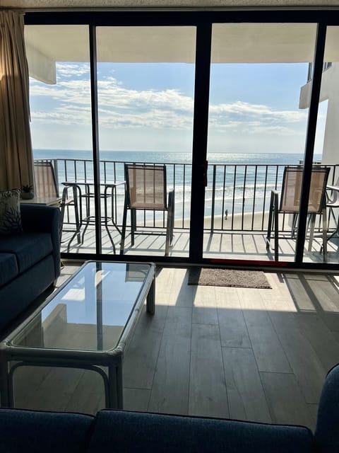 Condo, 3 Bedrooms | Interior