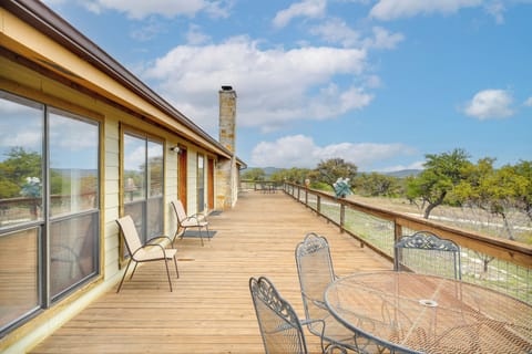 Medina Vacation Rental | 2BR | 1.5BA | 1 Step Required | 2,000 Sq Ft