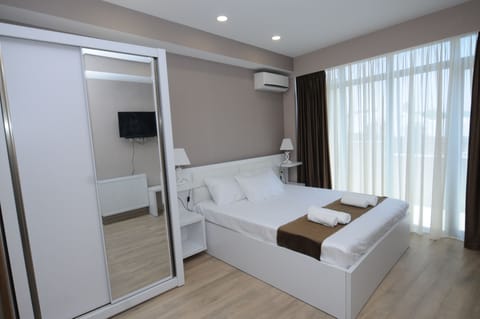 Double Room | Premium bedding, iron/ironing board, free WiFi, bed sheets