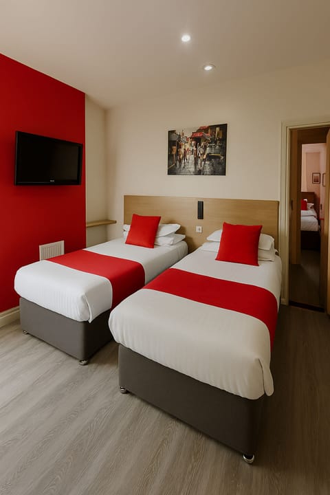 Standard Triple Room | Desk, iron/ironing board, free WiFi