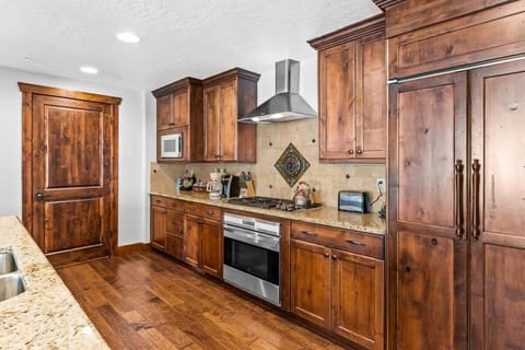 Beautiful kitchen with coffee bar and all other things needed to enjoy cooking in. 