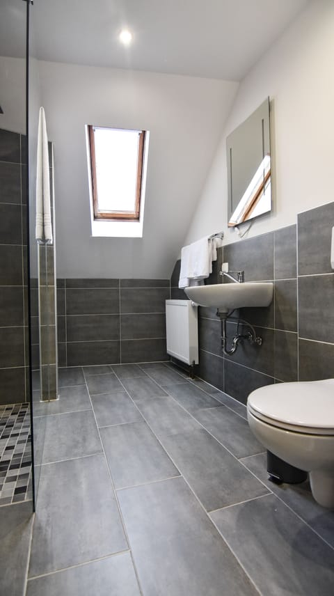 Comfort Double Room | Bathroom | Shower, hair dryer, towels, soap