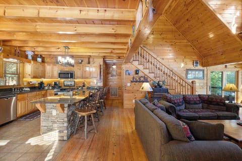 Large family-sized cabin with all the bells and whistles