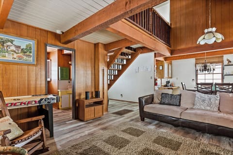 Cabin, Multiple Beds, Patio, Mountain View (Happy Bear Cabin) | Living area | 42-inch flat-screen TV with digital channels, TV